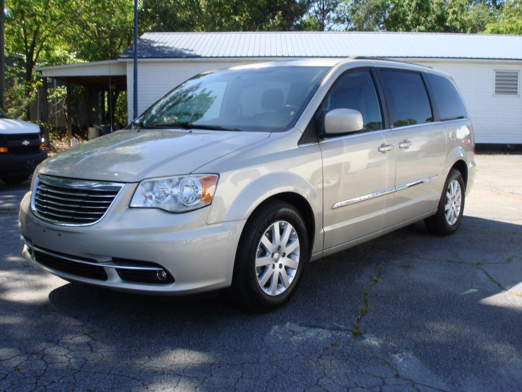 2013 Chrysler Town & Country Touring's photo