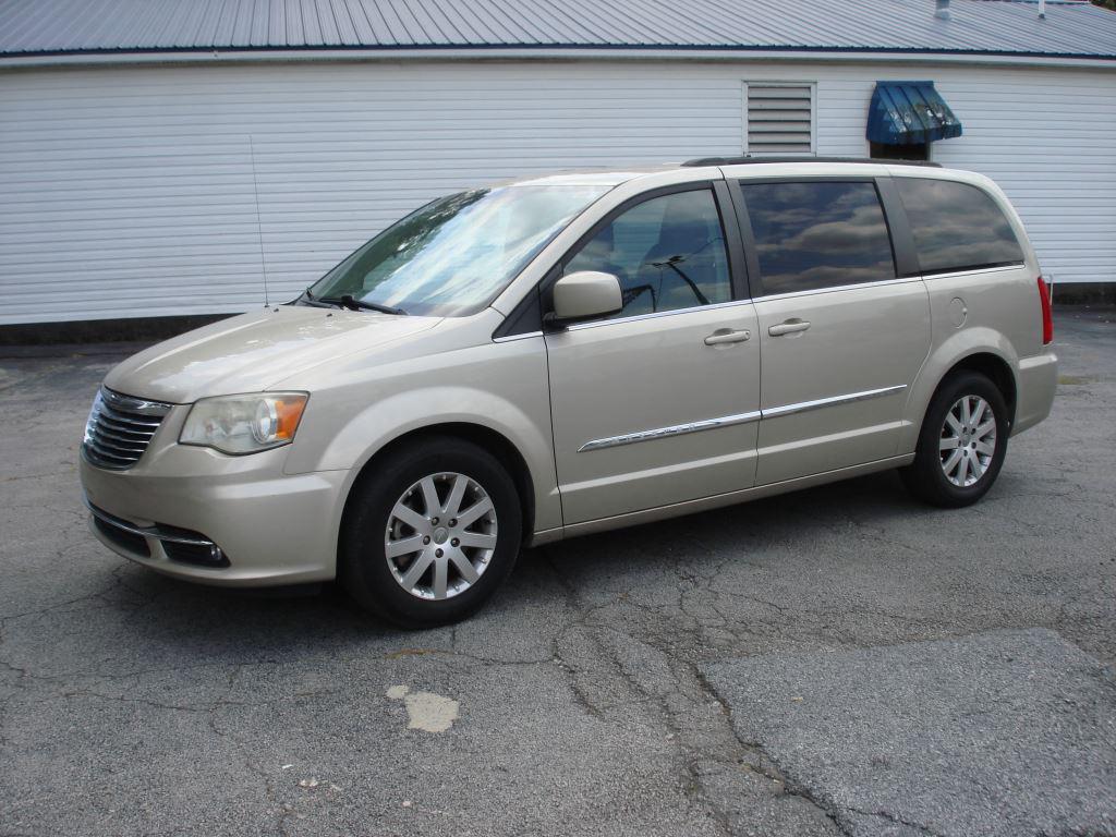 2014 Chrysler Town & Country Touring's photo